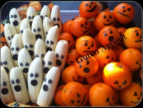 Geisterbananen und Kürbis Mandarinen zu Halloween