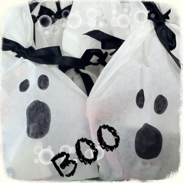 kleine Tütchen für die Klingelgeister zu Halloween