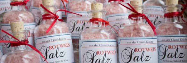 Geschenke aus der Küche: Rotwein-Salz als Party-Goody