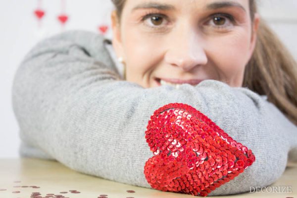 DIY Pailletten-Badge ohne Nadel und Faden