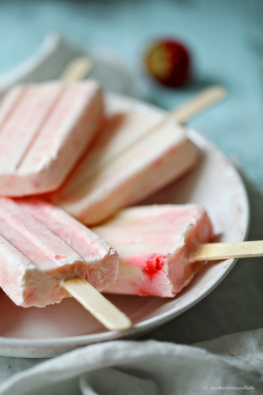zuckerzimtundliebe_erdbeerjoghurteisamstiela