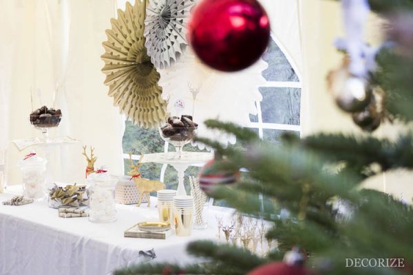 Weihnachtliches Partystyling in Gold und Weiß