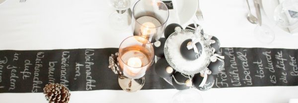 Eine weihnachtliche Festtafel in black & white