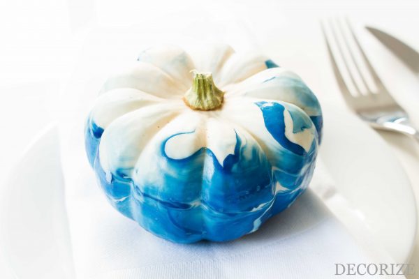 Marmorierte Kürbisse - DIY für die Herbstzeit