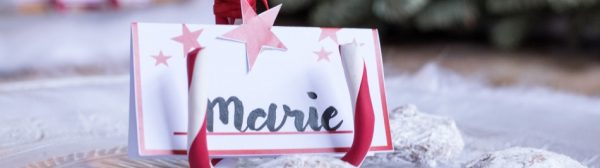Für die Weihnachts-Festtafel: DIY-Platzkartenhalter aus Zuckerstangen Für die Weihnachts-Festtafel: DIY-Platzkartenhalter aus Zuckerstangen